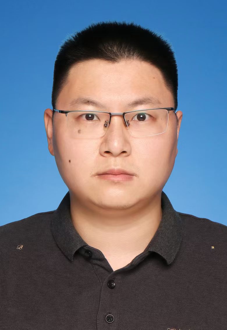 许鑫.jpg 许鑫.jpg