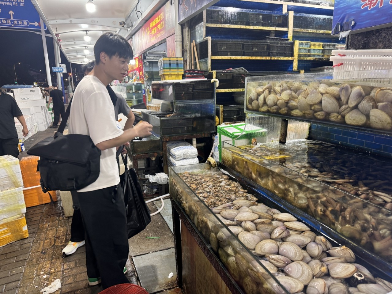 10月28日 星期一 (二版) 一对如东父子的二十年“接力”.jpg 10月28日 星期一 (二版) 一对如东父子的二十年“接力”.jpg