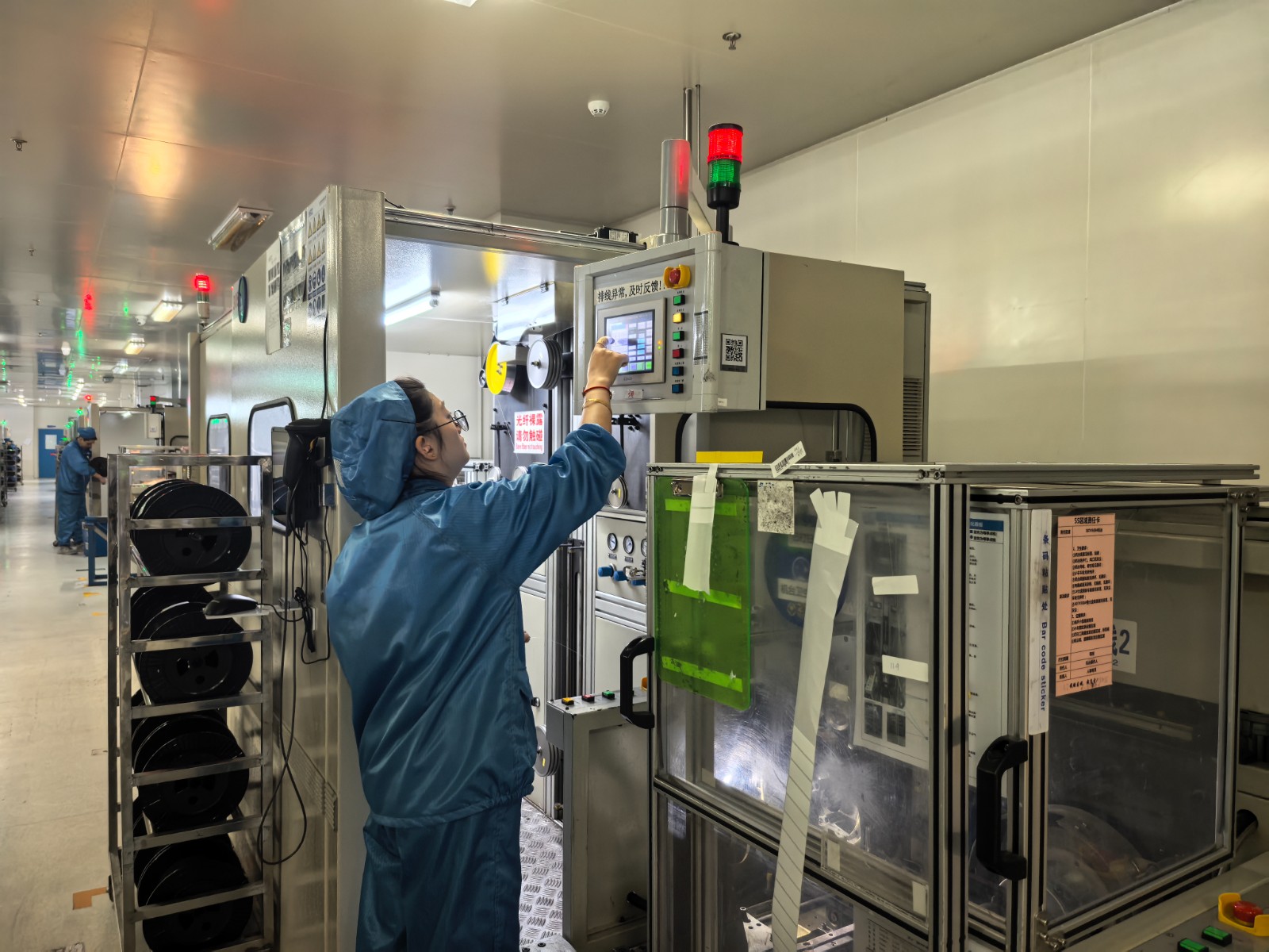 4月10日 星期五 (一版) 江东科技:AI点亮光纤智造新未来.jpg 4月10日 星期五 (一版) 江东科技:AI点亮光纤智造新未来.jpg