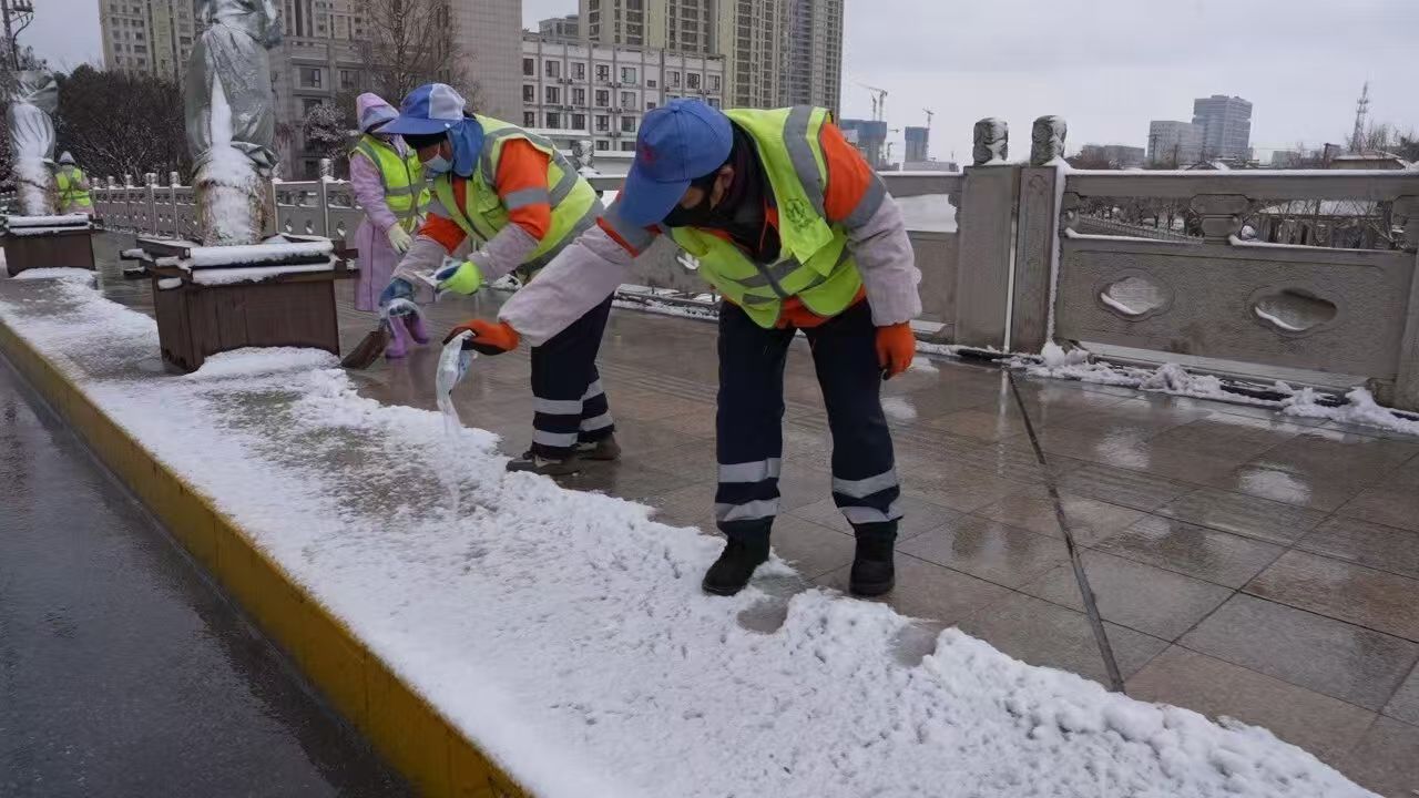 1月21日 星期三 （二版） 冰冻雨雪来袭！全城联动筑牢安全防线.jpg