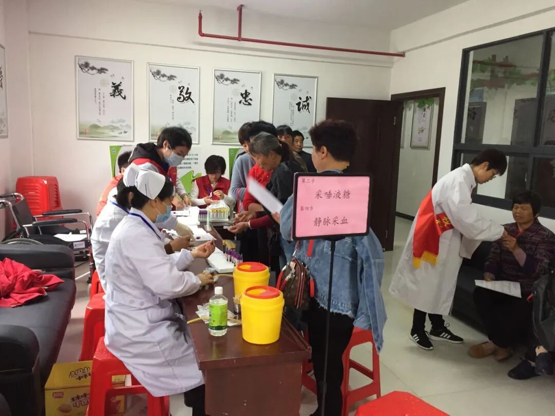 10月27日 星期一 (二版) 守护“慢”时光  为慢病患者撑起“健康伞”(一).jpg 10月27日 星期一 (二版) 守护“慢”时光  为慢病患者撑起“健康伞”(一).jpg