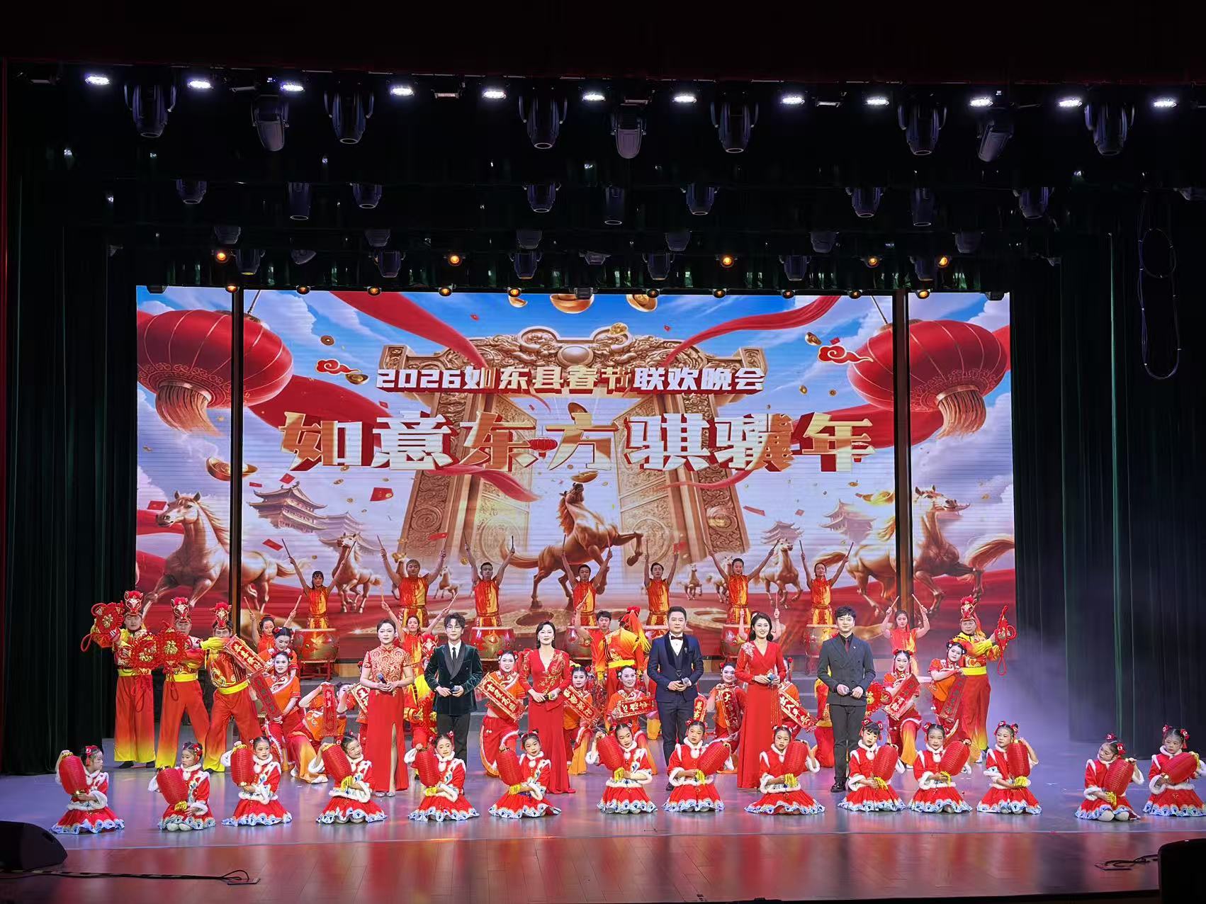 2月10日 星期二 （一版） 近日，2026年如东春晚圆满完成录制，经过后期制作后，将于2月15日通过如东电视台、如东人民广播电台、如东新媒体同步并机播出，还将在2月17日至2月23日期间滚动播出。全媒体记者 陈慧 杨勤勤 摄.jpg