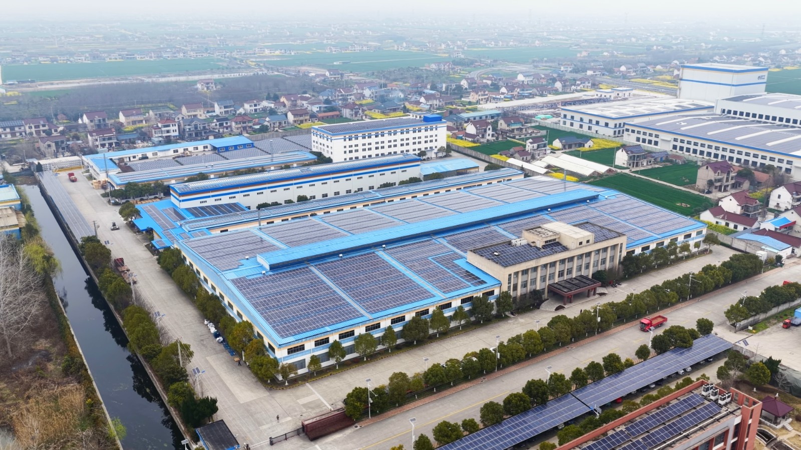 4月17日 星期五 （一版） 向“新”而行  打出智造“组合拳”.jpg