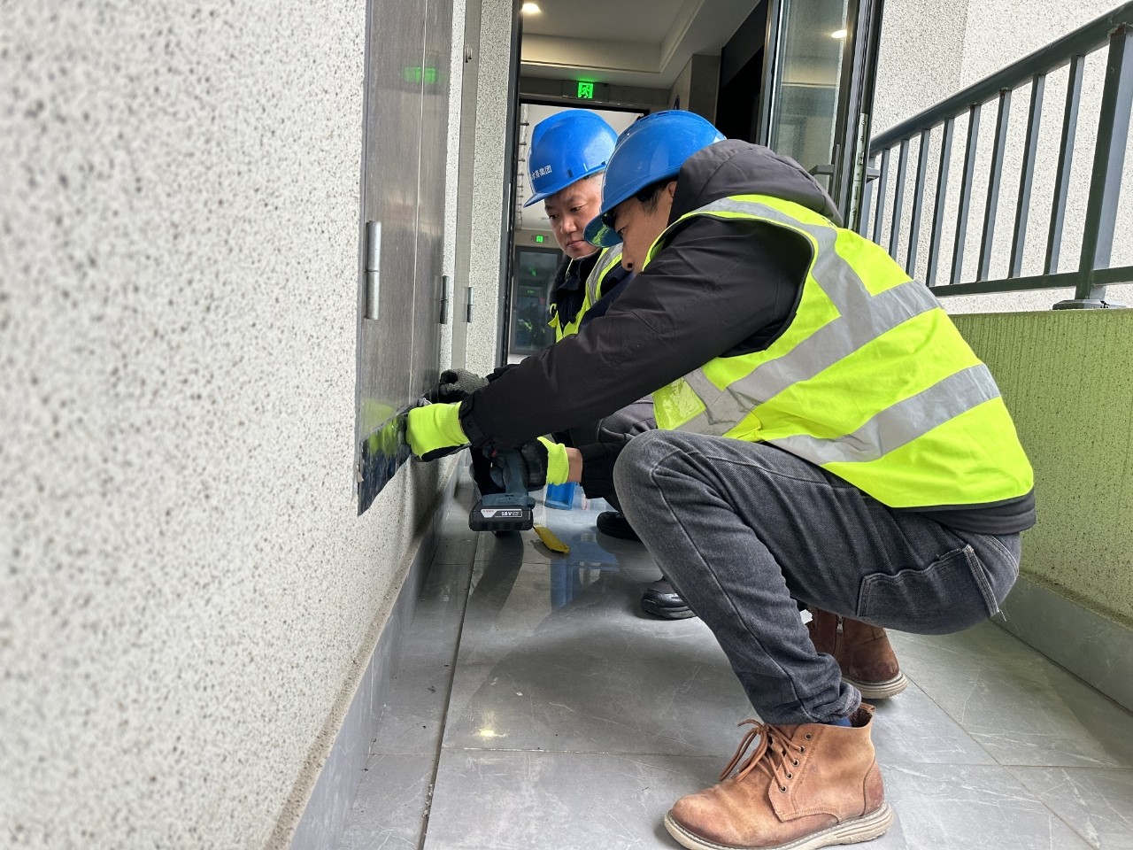 1月19日 星期一 (一版) 我县编织全城温情“防寒网”.jpg 1月19日 星期一 (一版) 我县编织全城温情“防寒网”.jpg