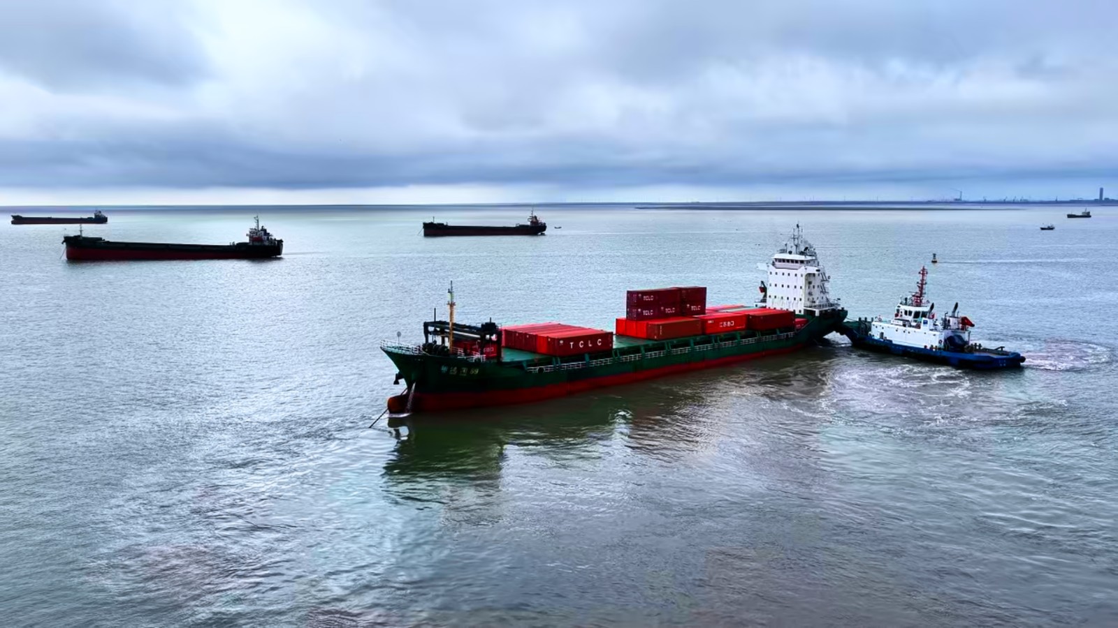 10月31日 星期五 (一版) 向海而兴,“洋太”破浪.jpg 10月31日 星期五 (一版) 向海而兴,“洋太”破浪.jpg